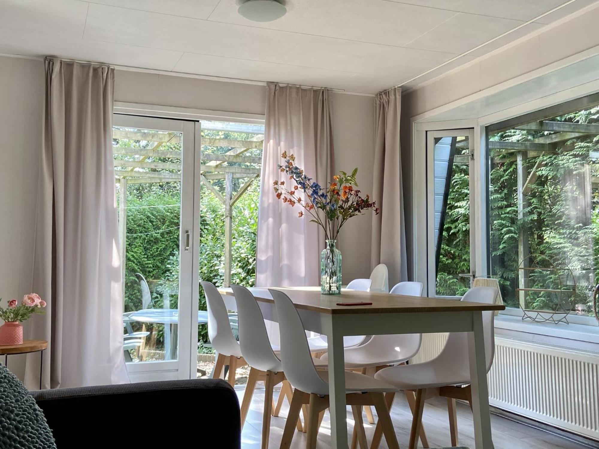 Veluwe Vakanties Chalets With Private Barrel Sauna - With Pool Bar And Restaurant Facilities In The Veluwe National Park Putten Eksteriør billede