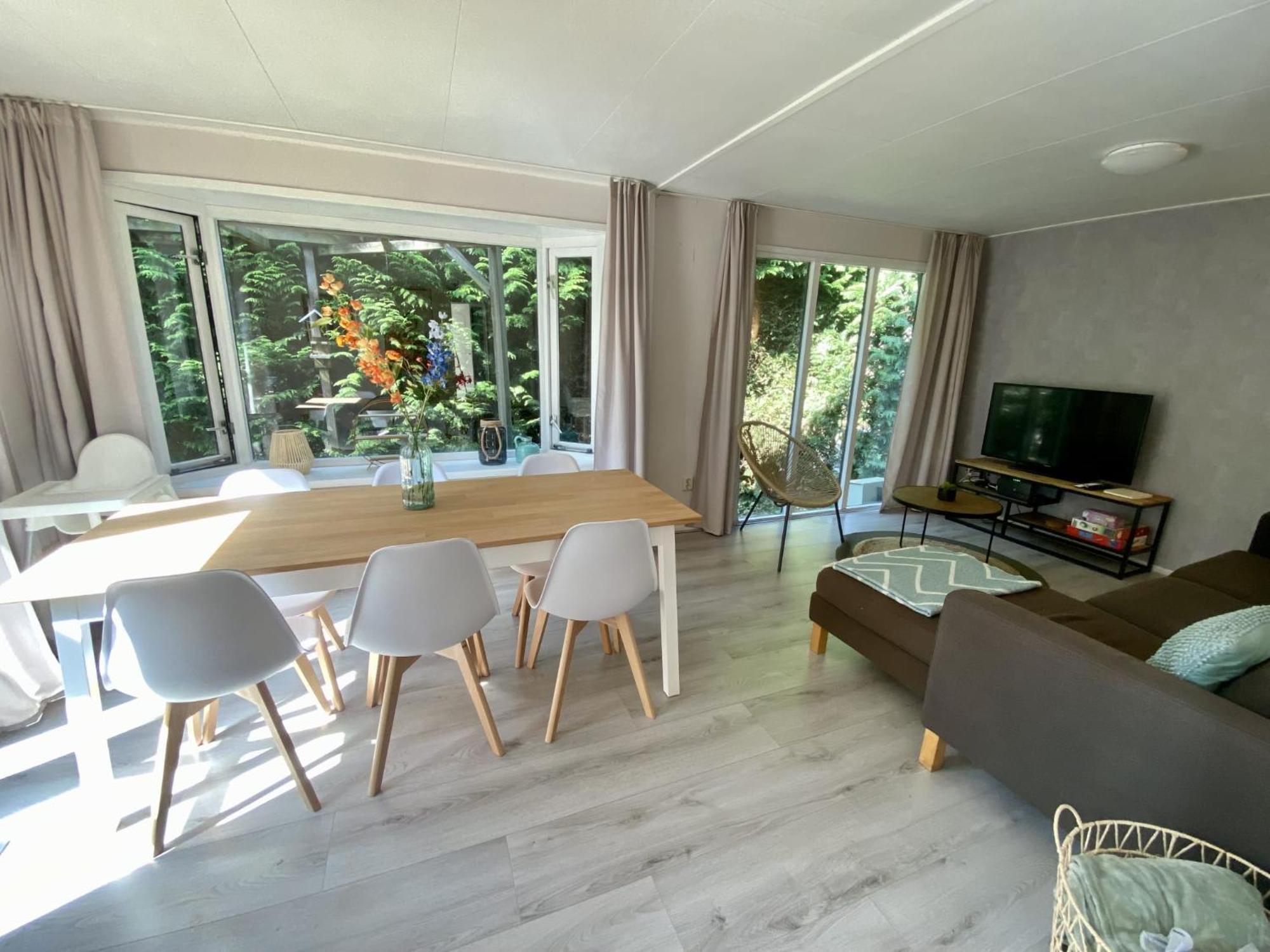 Veluwe Vakanties Chalets With Private Barrel Sauna - With Pool Bar And Restaurant Facilities In The Veluwe National Park Putten Eksteriør billede