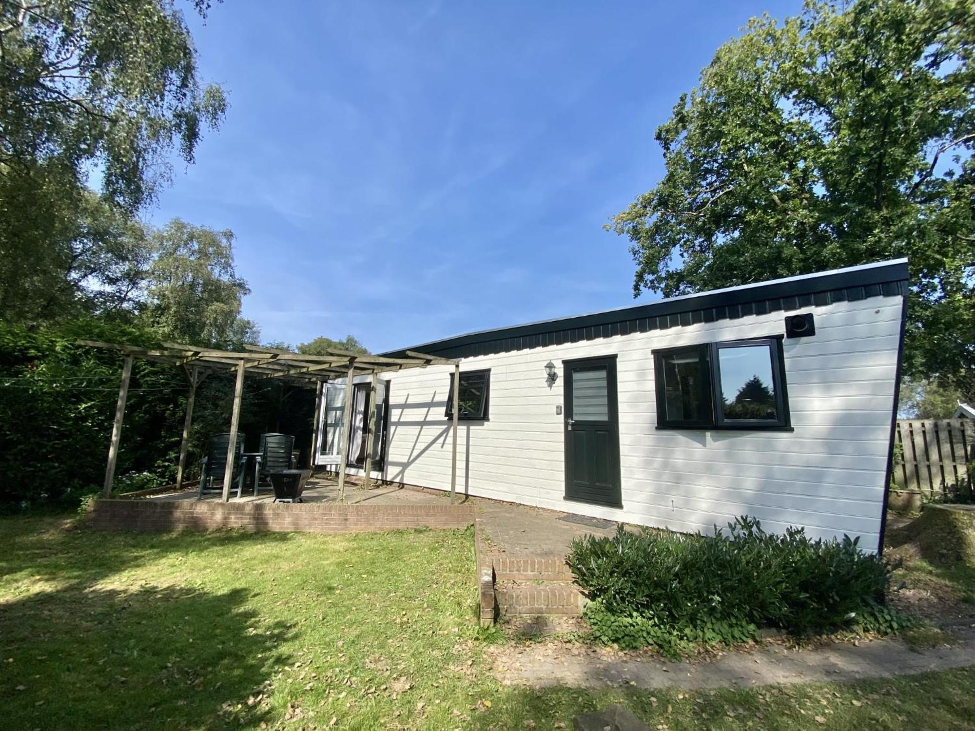 Veluwe Vakanties Chalets With Private Barrel Sauna - With Pool Bar And Restaurant Facilities In The Veluwe National Park Putten Eksteriør billede